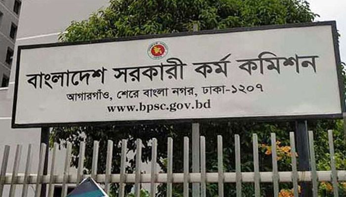 পিএসসির নিরাপত্তা ঝুঁকি: কেপিআই কমিটির সতর্কতা ও চেয়ারম্যানের প্রতিক্রিয়া