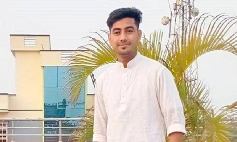 নারায়ণগঞ্জে থানা ঘেরাও: ছাত্রলীগ নেতার গ্রেপ্তার নিয়ে উত্তেজনা